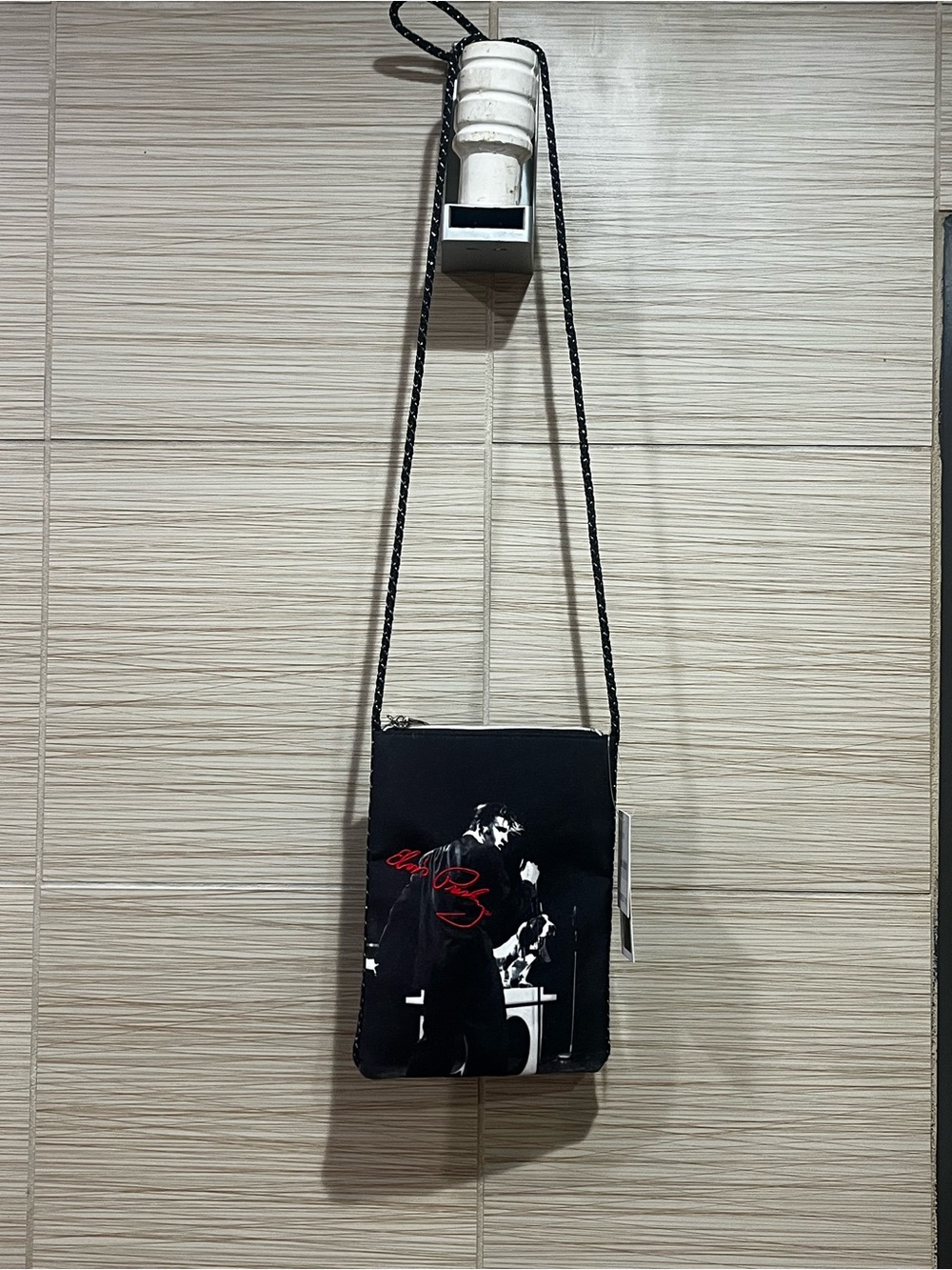 Elvis Presley Black Graphic Crossbody Bag with Red Script - Picture 2 of 7